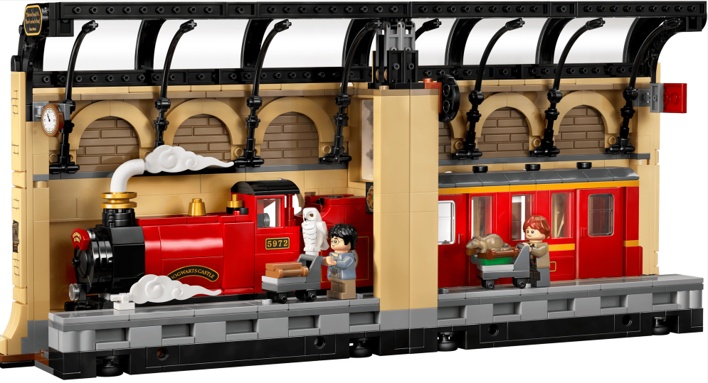 Book Nook - Hogwarts Express - Source The LEGO GroupBook Nook – Hogwarts Express